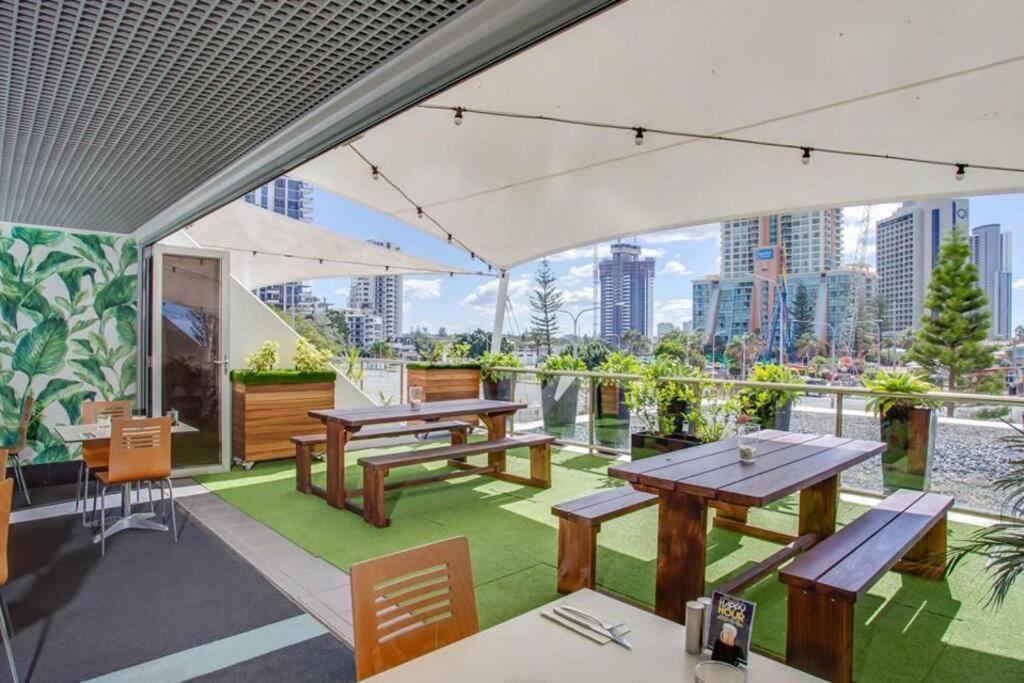 Close To Everything! Beautiful Hotel Studio'S, Sleeps 4 Gold Coast Kültér fotó